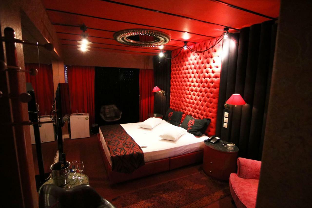 The Crystal Blue Hotel Athènes Extérieur photo